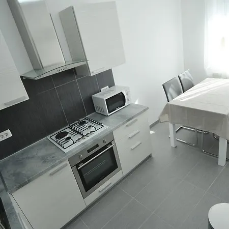 Apartment Dina 52