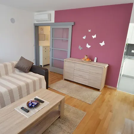 Apartment Dina 52 *