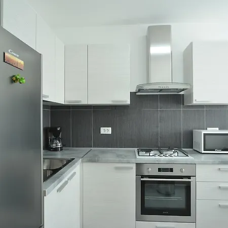 Dina 52 Apartman *